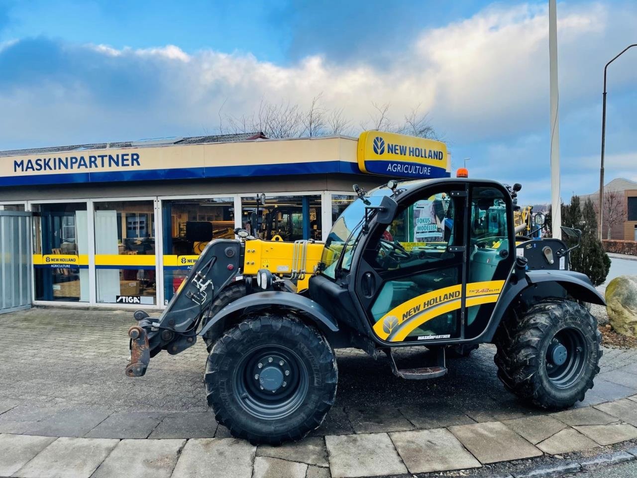 Teleskoplader of the type New Holland 7.42 LM, Gebrauchtmaschine in Middelfart (Picture 1)