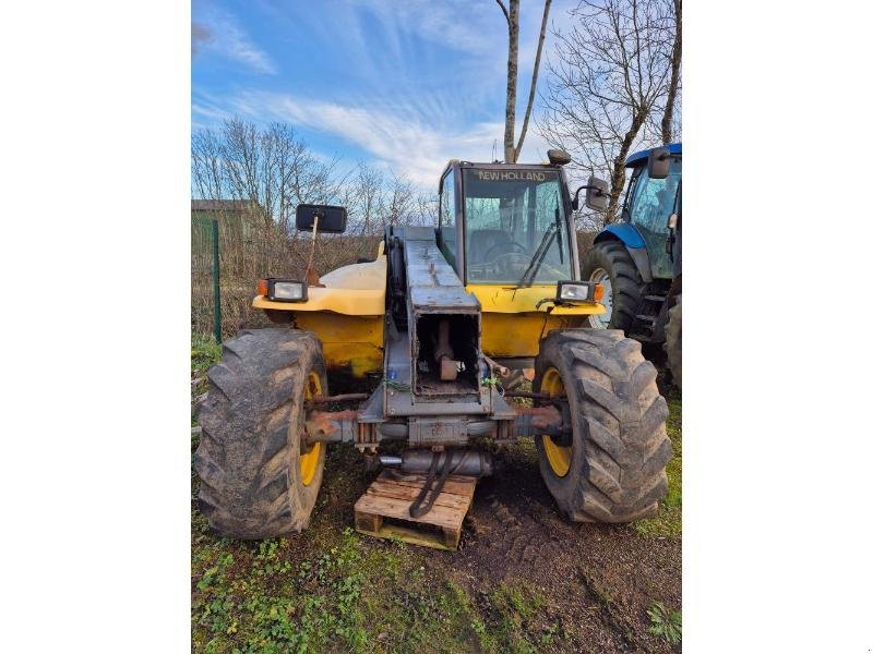 Teleskoplader van het type New Holland LM430, Gebrauchtmaschine in CHAUMONT (Foto 1)