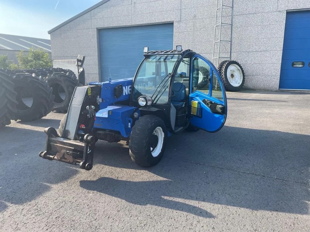 Teleskoplader du type New Holland LM5.25, Gebrauchtmaschine en Wevelgem (Photo 1)