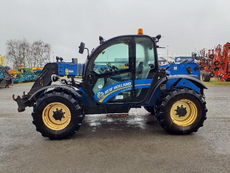 Teleskoplader des Typs New Holland LM7-42, Gebrauchtmaschine in ANTIGNY (Bild 1)