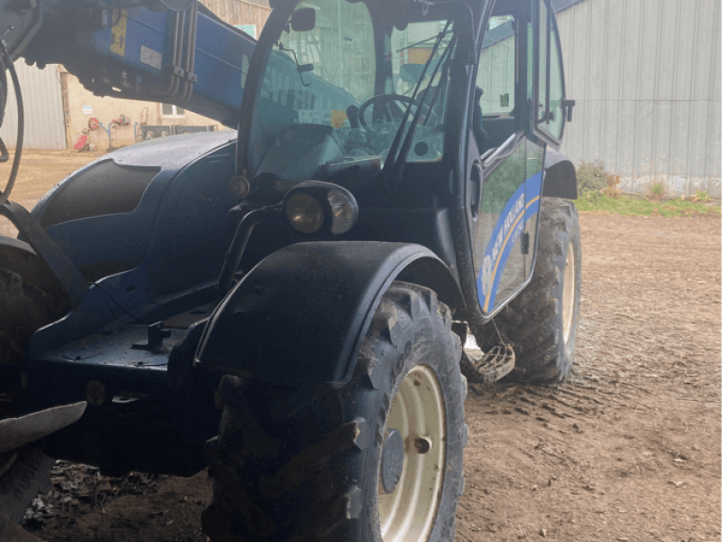 Teleskoplader tipa New Holland LM7.42, Gebrauchtmaschine u TREMEUR