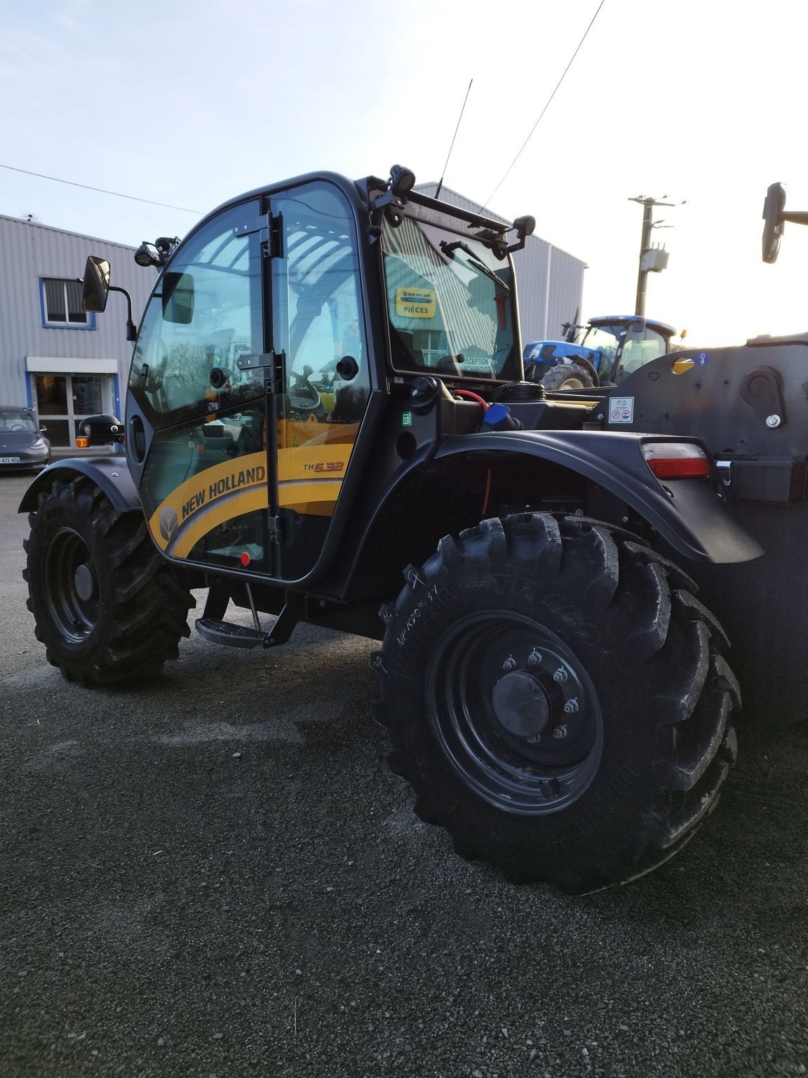 Teleskoplader of the type New Holland TH6.32, Gebrauchtmaschine in Montenay (Picture 5)