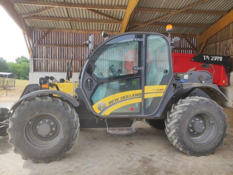 Teleskoplader van het type New Holland TH7-32E, Gebrauchtmaschine in ANTIGNY (Foto 3)