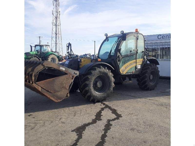 Teleskoplader des Typs New Holland TH7.32, Gebrauchtmaschine in HERLIN LE SEC (Bild 1)