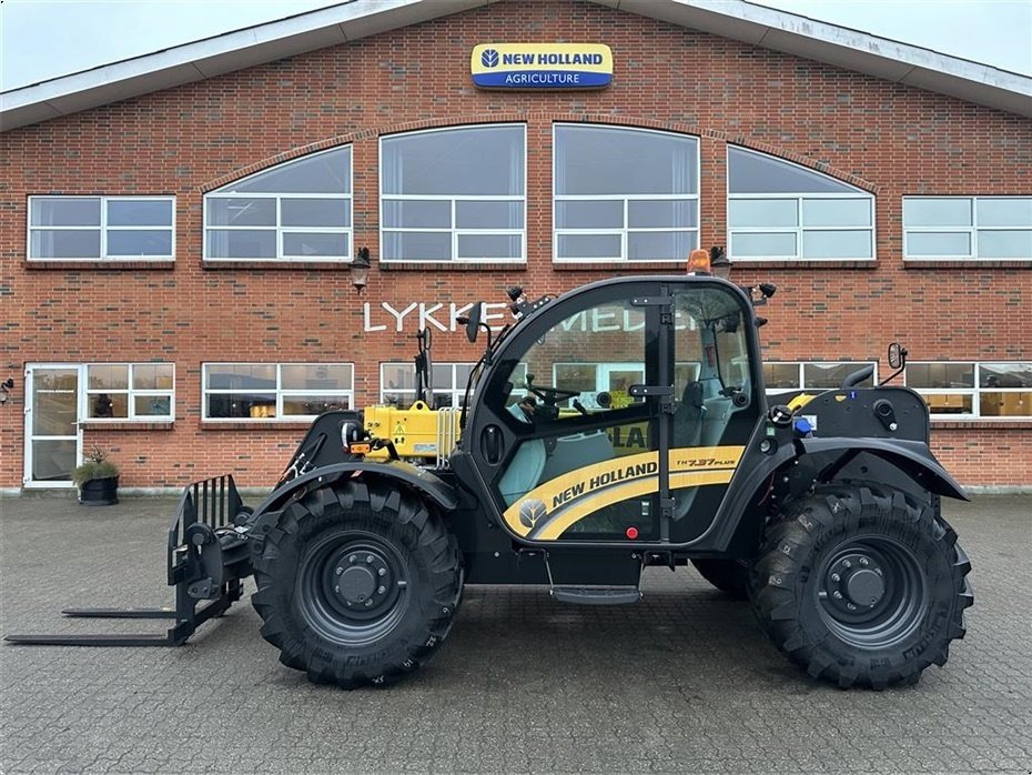 Teleskoplader van het type New Holland TH7.37 Plus, Gebrauchtmaschine in Gjerlev J. (Foto 1)