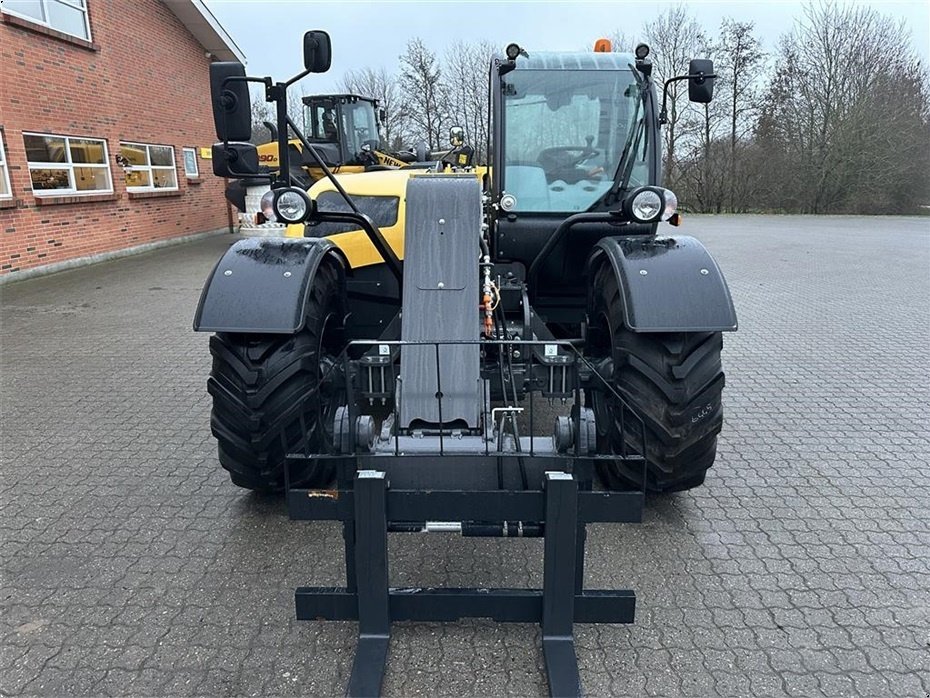 Teleskoplader van het type New Holland TH7.37 Plus, Gebrauchtmaschine in Gjerlev J. (Foto 3)