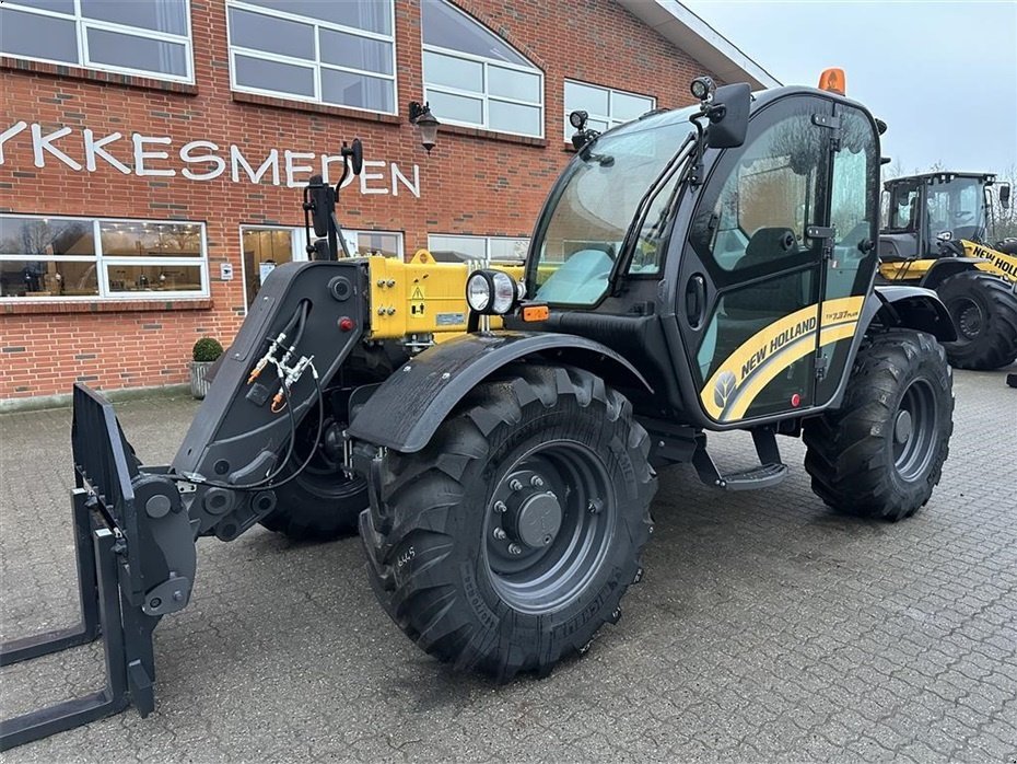 Teleskoplader van het type New Holland TH7.37 Plus, Gebrauchtmaschine in Gjerlev J. (Foto 2)