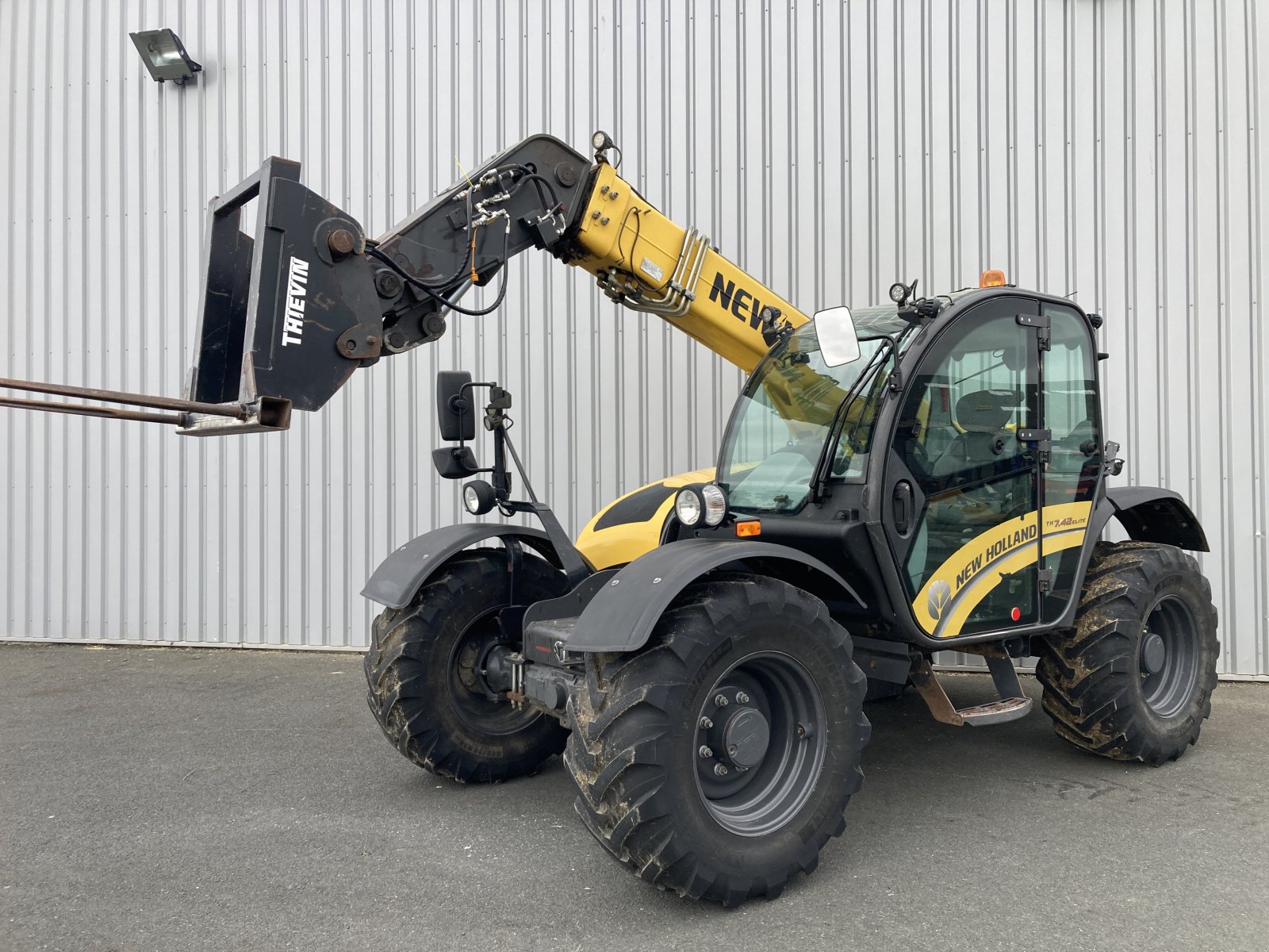 Teleskoplader du type New Holland TH7.42 ELITE, Gebrauchtmaschine en TREMEUR (Photo 1)