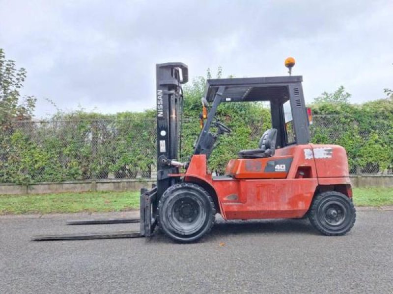 Teleskoplader tip Nissan F04D40Q, Gebrauchtmaschine in senlis (Poză 3)