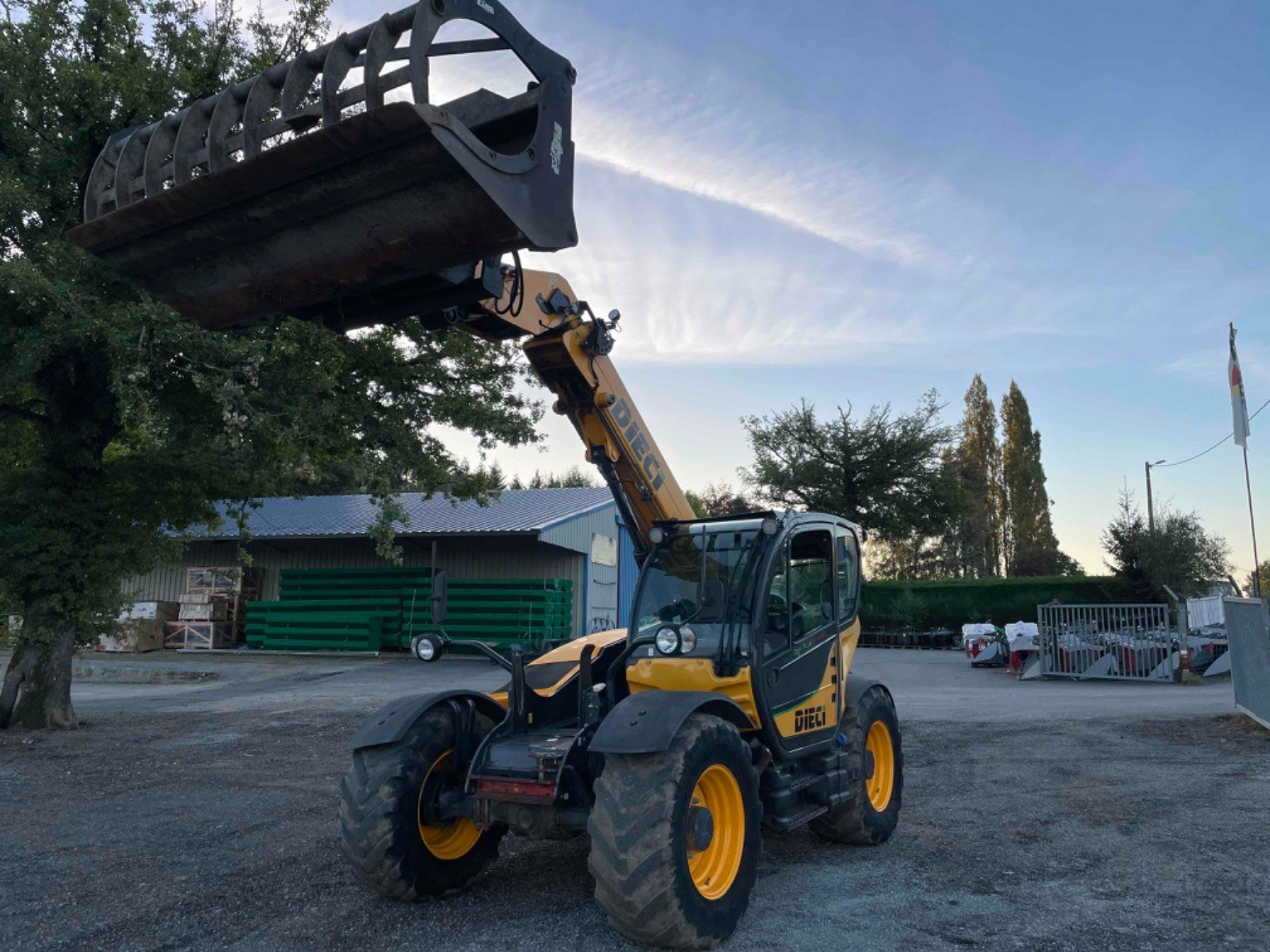 Teleskoplader типа Sonstige AGRIPLUS 40.7VS, Gebrauchtmaschine в LA SOUTERRAINE (Фотография 5)