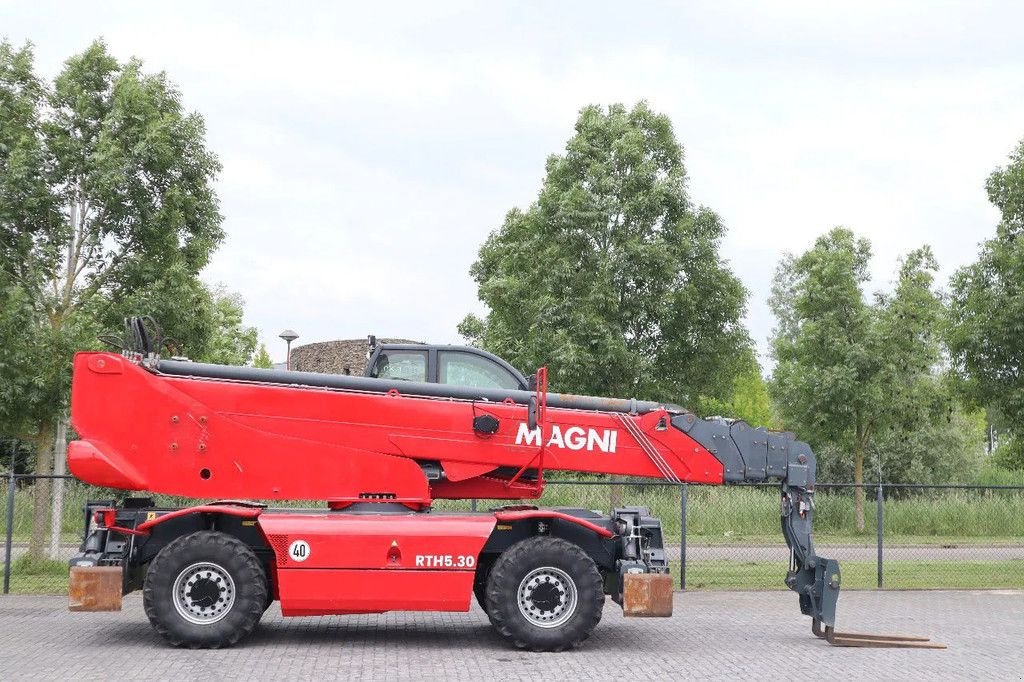 Teleskoplader of the type Sonstige MAGNI RTH 5.30 S REMOTE CONTROL HYDRAULIC FORKS, Gebrauchtmaschine in Marknesse (Picture 4)