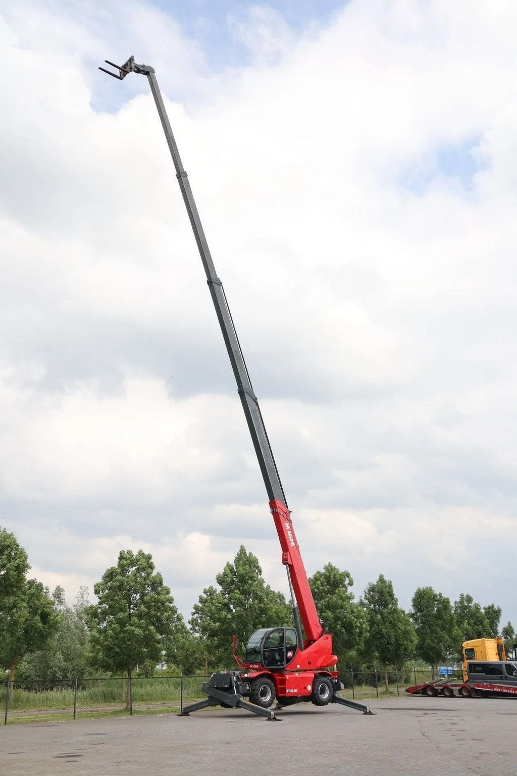 Teleskoplader van het type Sonstige MAGNI RTH 5.30 S REMOTE CONTROL HYDRAULIC FORKS, Gebrauchtmaschine in Marknesse (Foto 9)