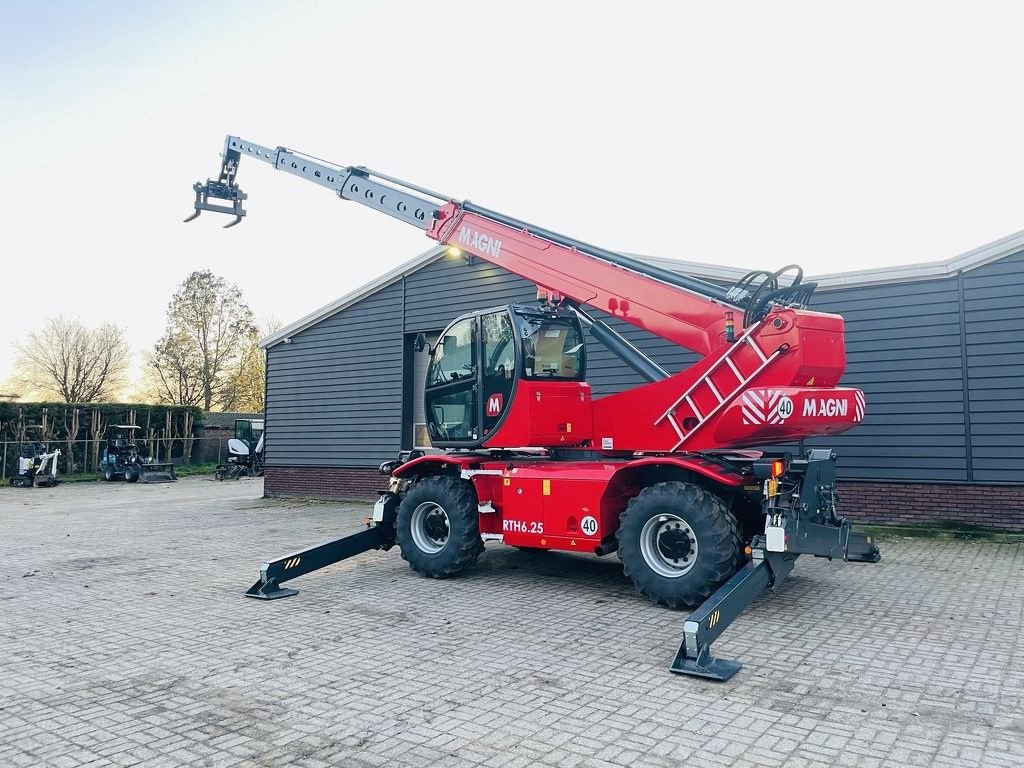 Teleskoplader van het type Sonstige MAGNI TE HUUR Magni RTH 6.25 roterende verreiker 6 T 25 M, Gebrauchtmaschine in Neer (Foto 4)