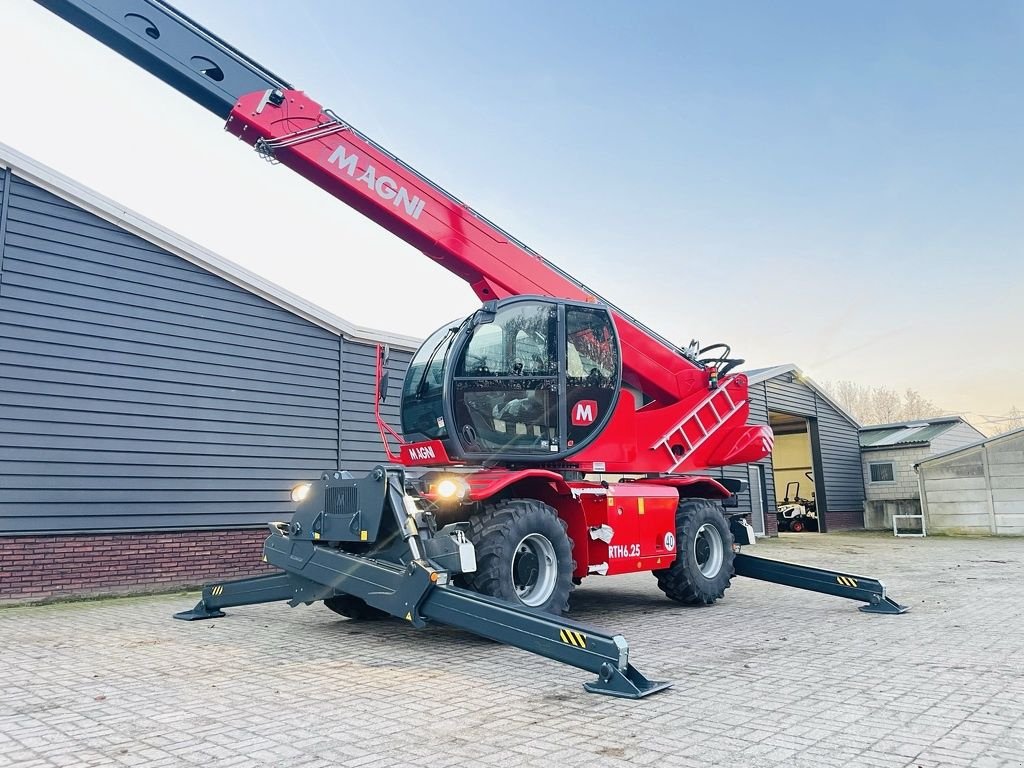 Teleskoplader van het type Sonstige MAGNI TE HUUR Magni RTH 6.25 roterende verreiker 6 T 25 M, Gebrauchtmaschine in Neer (Foto 9)