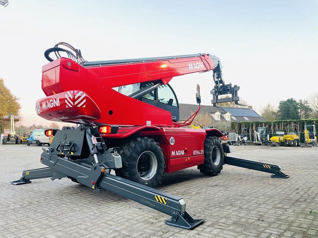 Teleskoplader van het type Sonstige MAGNI TE HUUR Magni RTH 6.25 roterende verreiker 6 T 25 M, Gebrauchtmaschine in Neer (Foto 10)