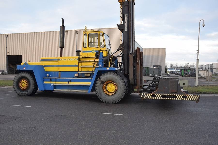 Teleskoplader del tipo Svetruck 45120-57, Gebrauchtmaschine en senlis (Imagen 3)