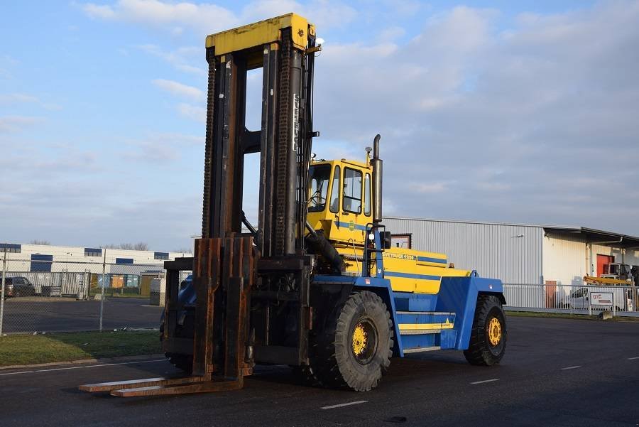 Teleskoplader del tipo Svetruck 45120-57, Gebrauchtmaschine en senlis (Imagen 1)