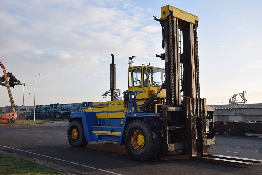 Teleskoplader del tipo Svetruck 45120-57, Gebrauchtmaschine en senlis (Imagen 4)