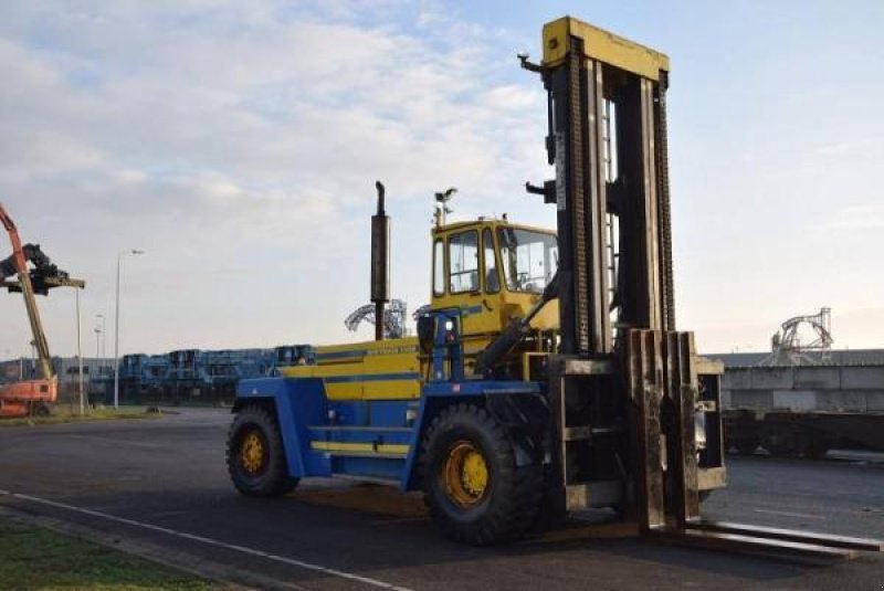 Teleskoplader del tipo Svetruck 45120-57, Gebrauchtmaschine en senlis (Imagen 3)