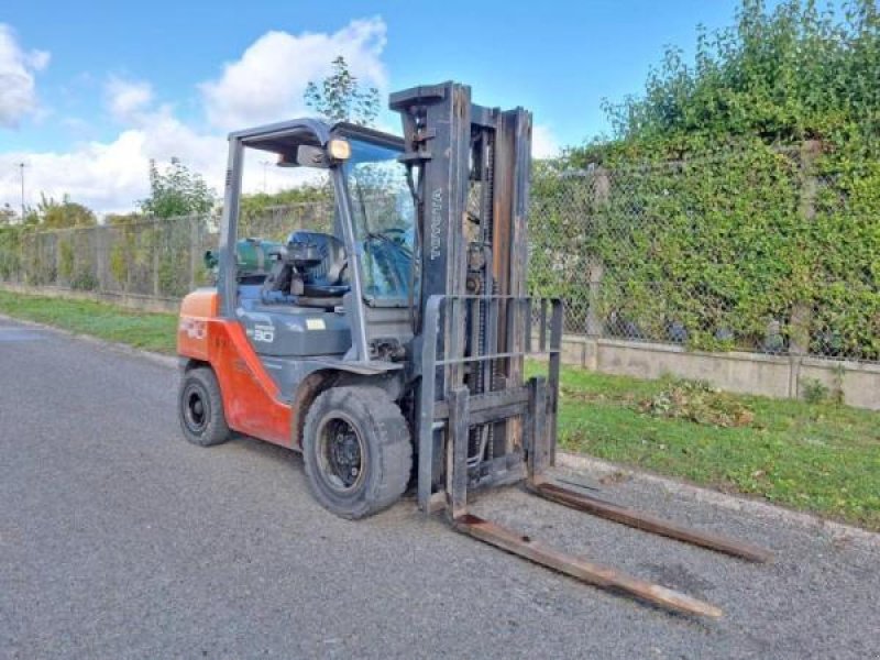 Teleskoplader tip Toyota 02-8FGF30, Gebrauchtmaschine in senlis (Poză 2)