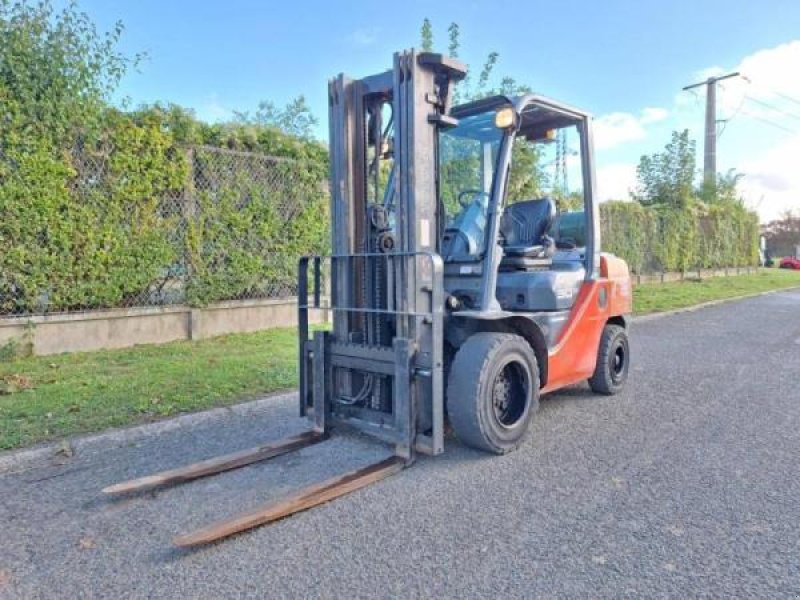 Teleskoplader van het type Toyota 02-8FGF30, Gebrauchtmaschine in senlis (Foto 1)