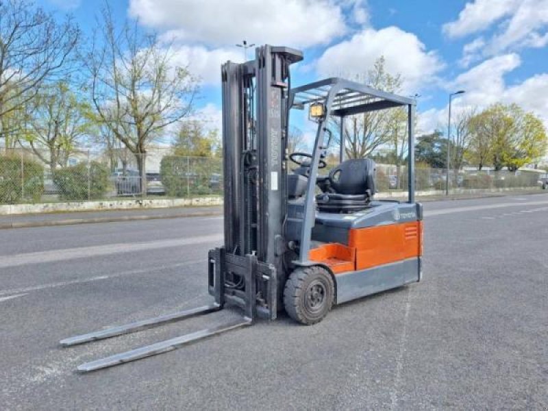 Teleskoplader du type Toyota 7FBEF18, Gebrauchtmaschine en senlis (Photo 1)