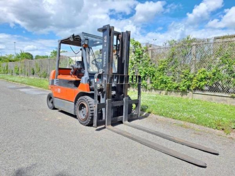 Teleskoplader typu Toyota 7FBMF50, Gebrauchtmaschine v senlis (Obrázek 2)