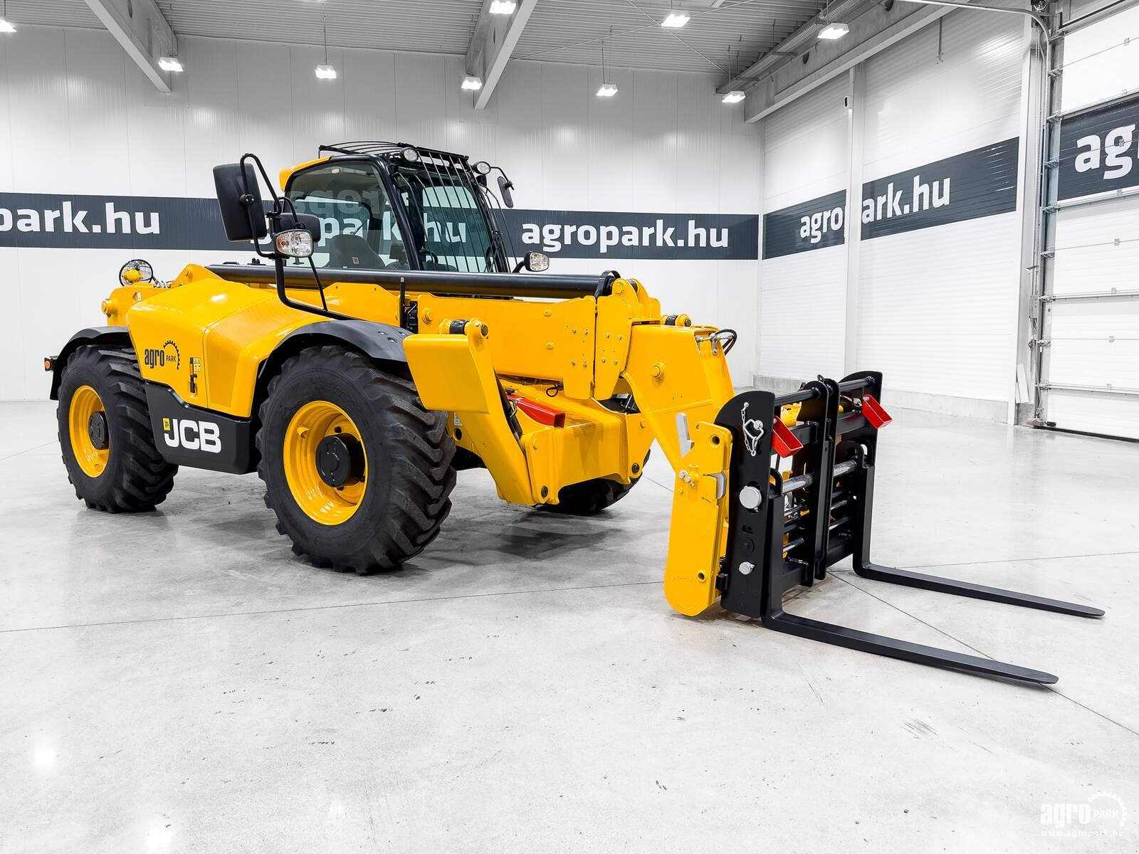 Teleskopstapler van het type JCB 540-140 Sway, Gebrauchtmaschine in Csengele (Foto 2)