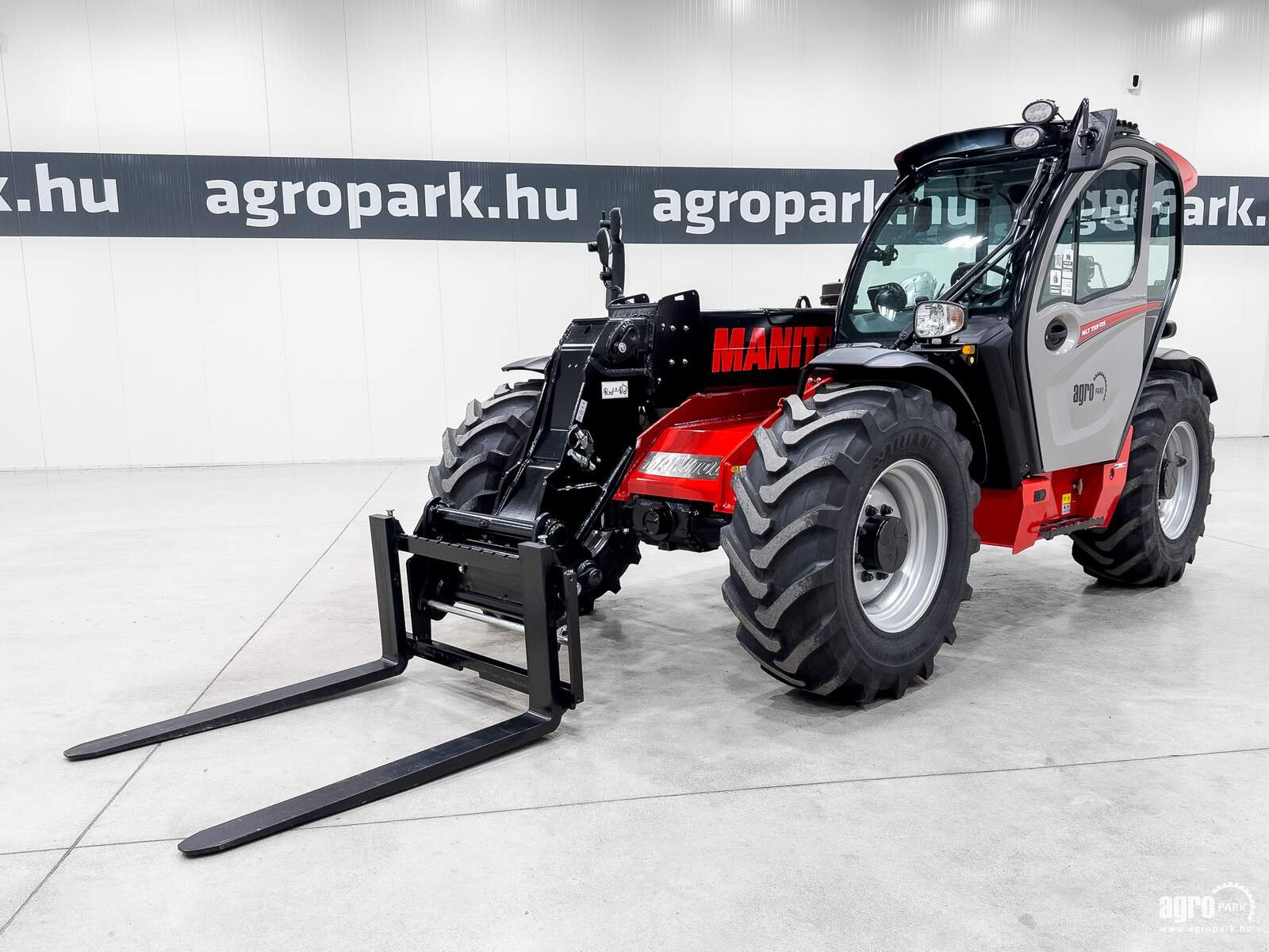 Teleskopstapler van het type Manitou MLT 733-115 LSU T Premium, Gebrauchtmaschine in Csengele (Foto 1)