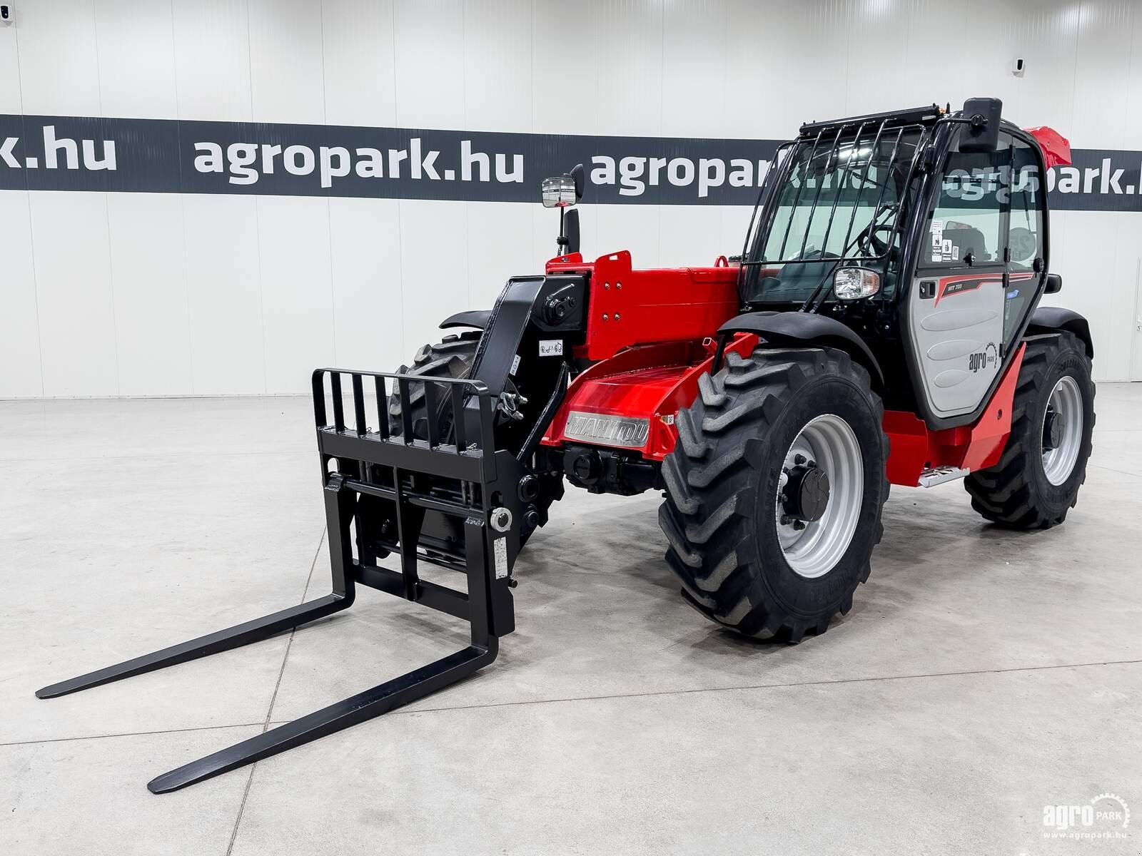 Teleskopstapler van het type Manitou MT733, Gebrauchtmaschine in Csengele (Foto 1)