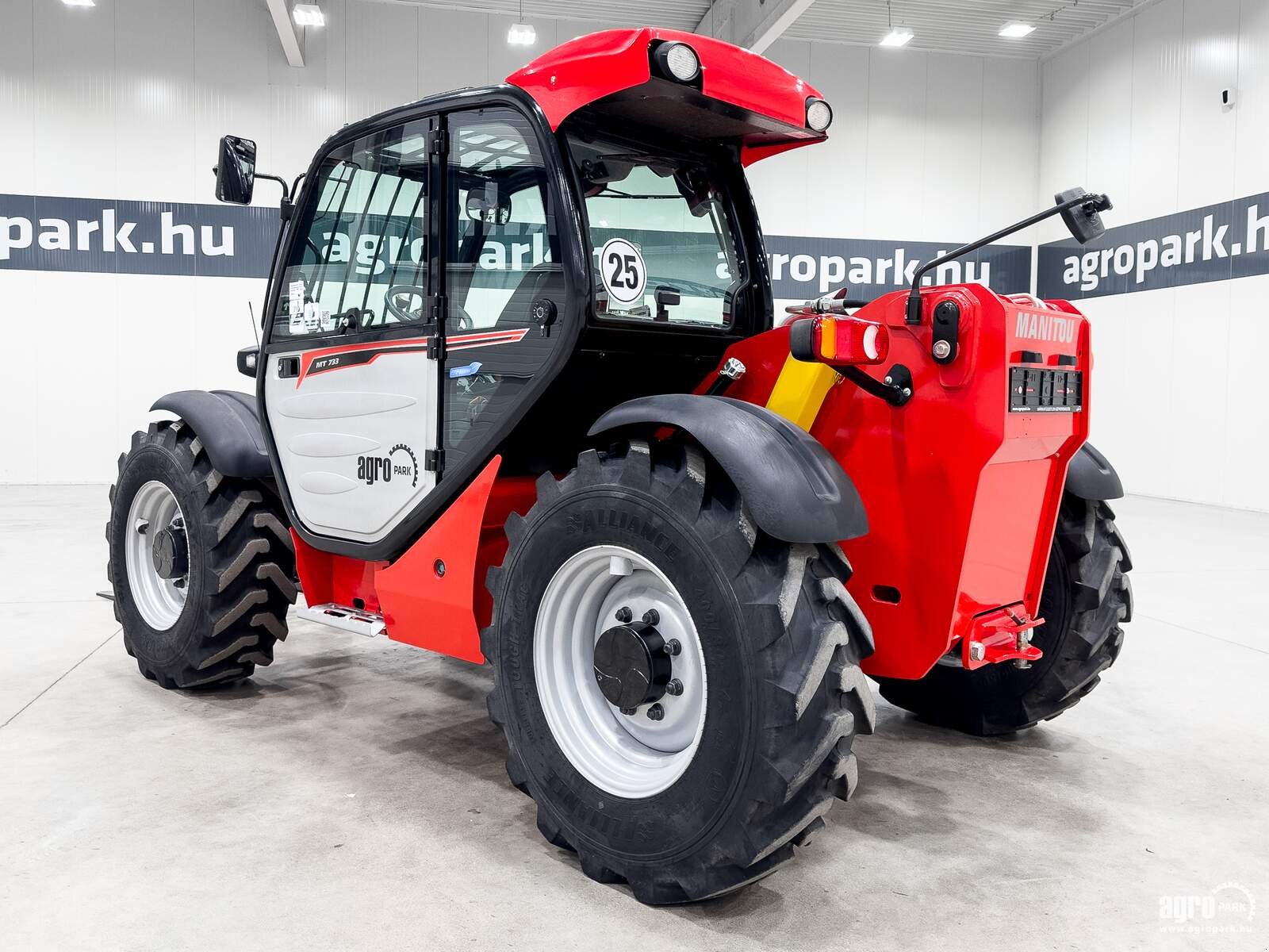 Teleskopstapler van het type Manitou MT733, Gebrauchtmaschine in Csengele (Foto 4)