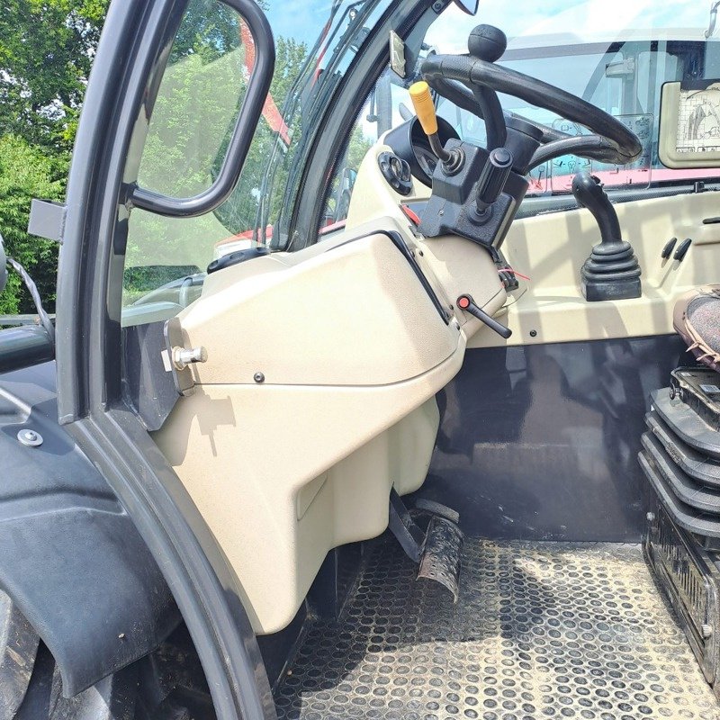 Teleskopstapler of the type Massey Ferguson MF TH.7038, Gebrauchtmaschine in Schaffhausen (Picture 4)