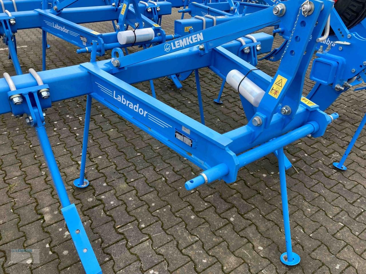 Tiefenlockerer van het type Lemken Labrador 160, Neumaschine in Alpen (Foto 1)