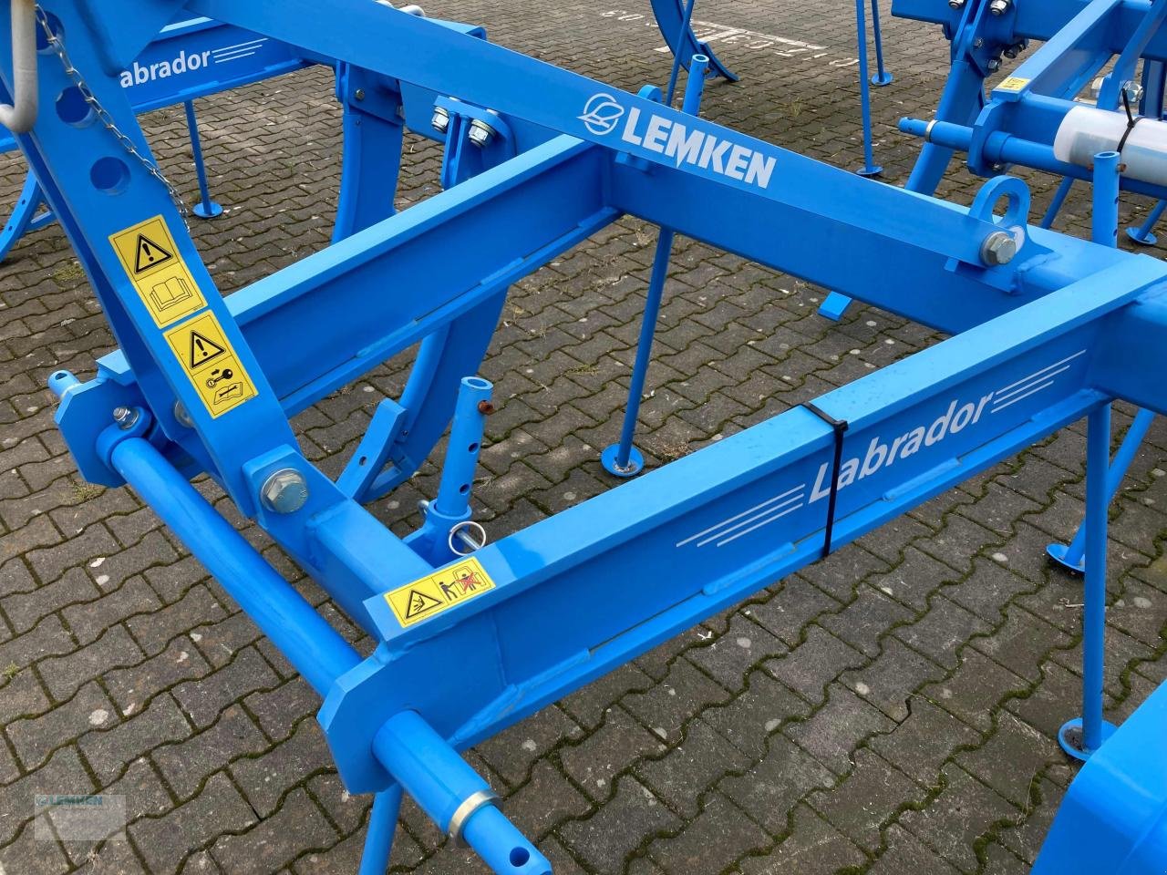 Tiefenlockerer van het type Lemken Labrador 160, Neumaschine in Alpen (Foto 3)