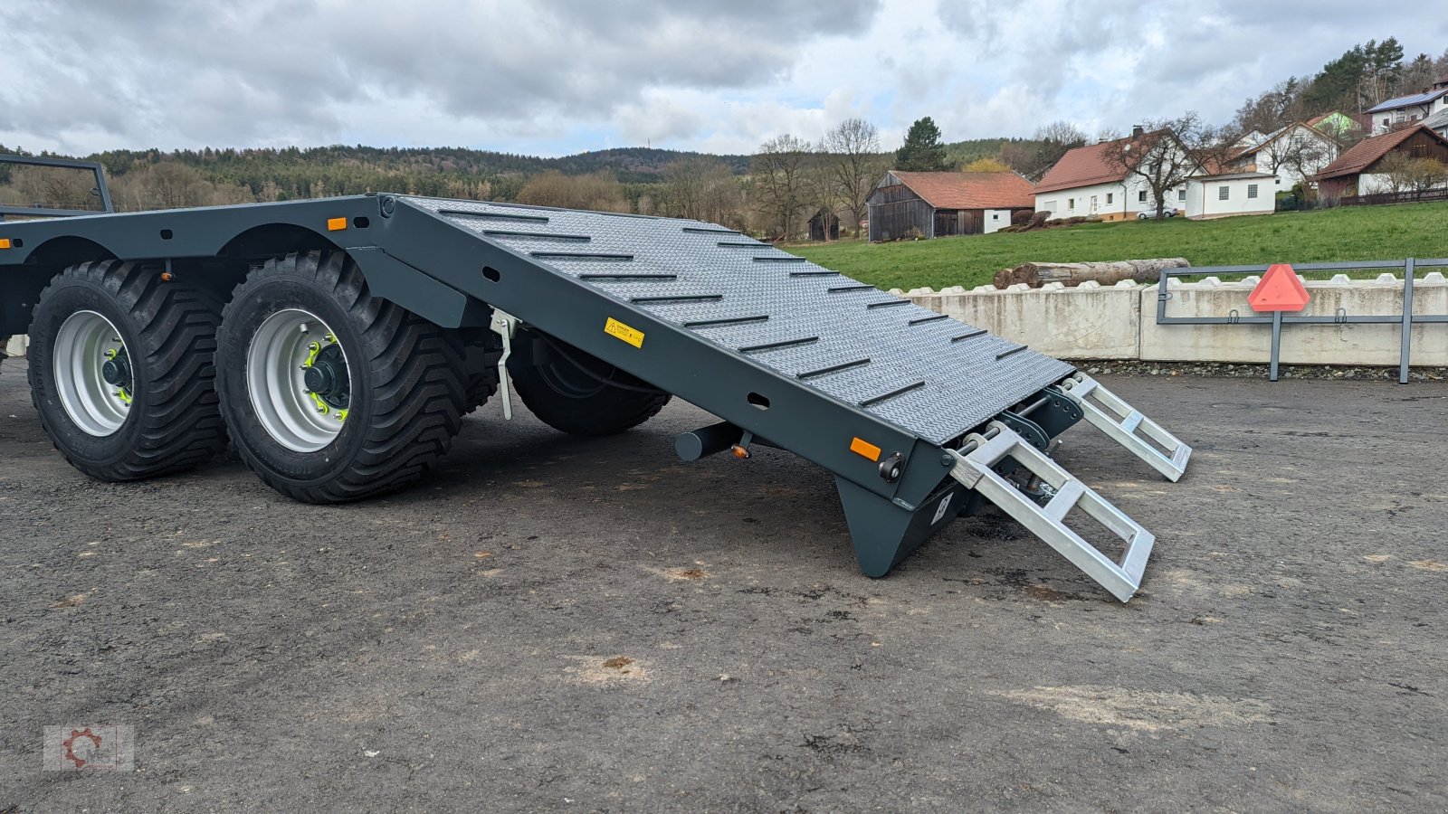 Tieflader van het type Dinapolis 7,5m Ballenwagen Hydraulisch absenkbare Rampe Druckluft LED, Neumaschine in Tiefenbach (Foto 11)