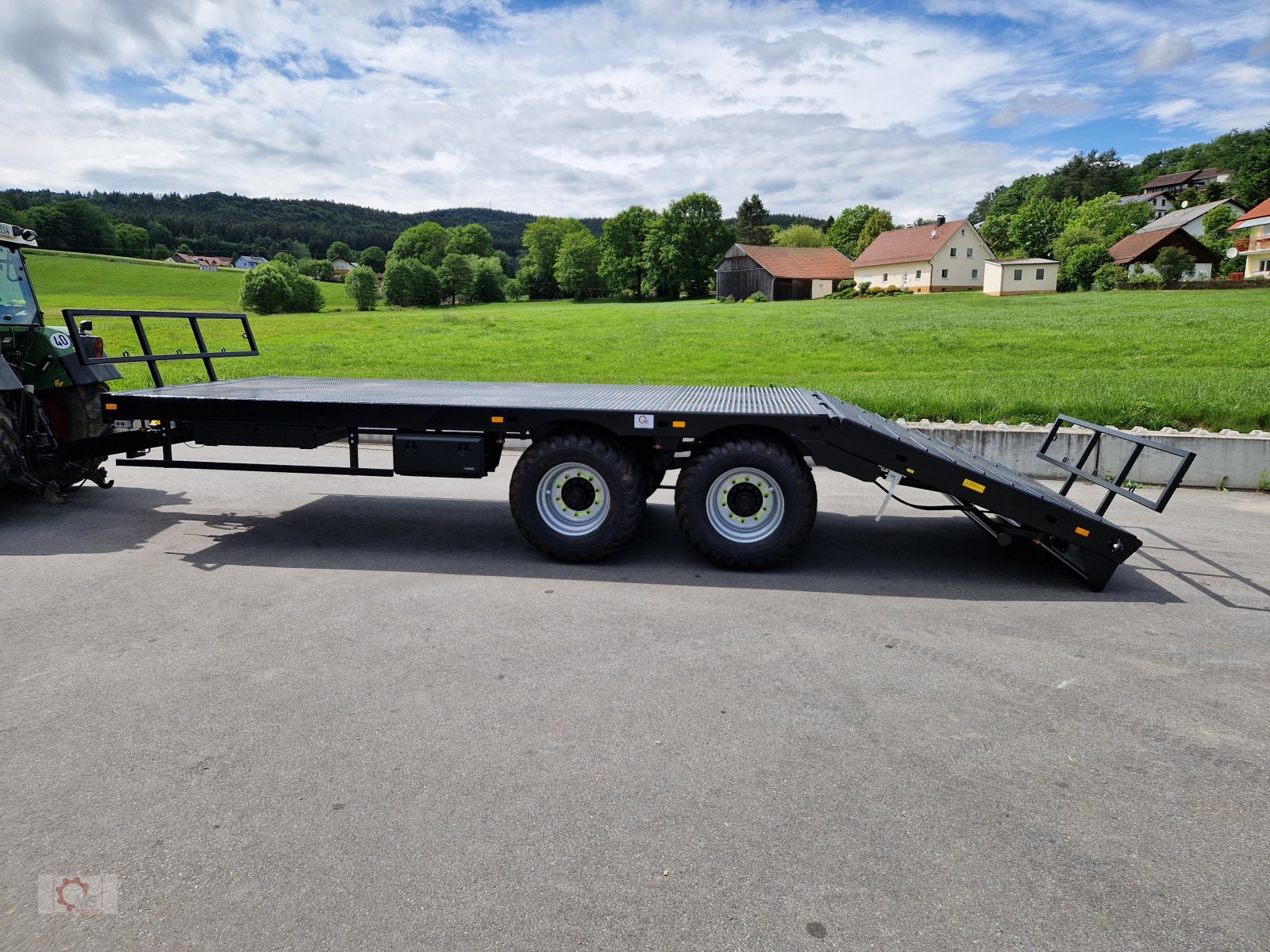 Tieflader van het type Dinapolis 8,0m Ballenwagen Hydraulisch absenkbare Rampen Druckluft LED, Neumaschine in Tiefenbach (Foto 1)