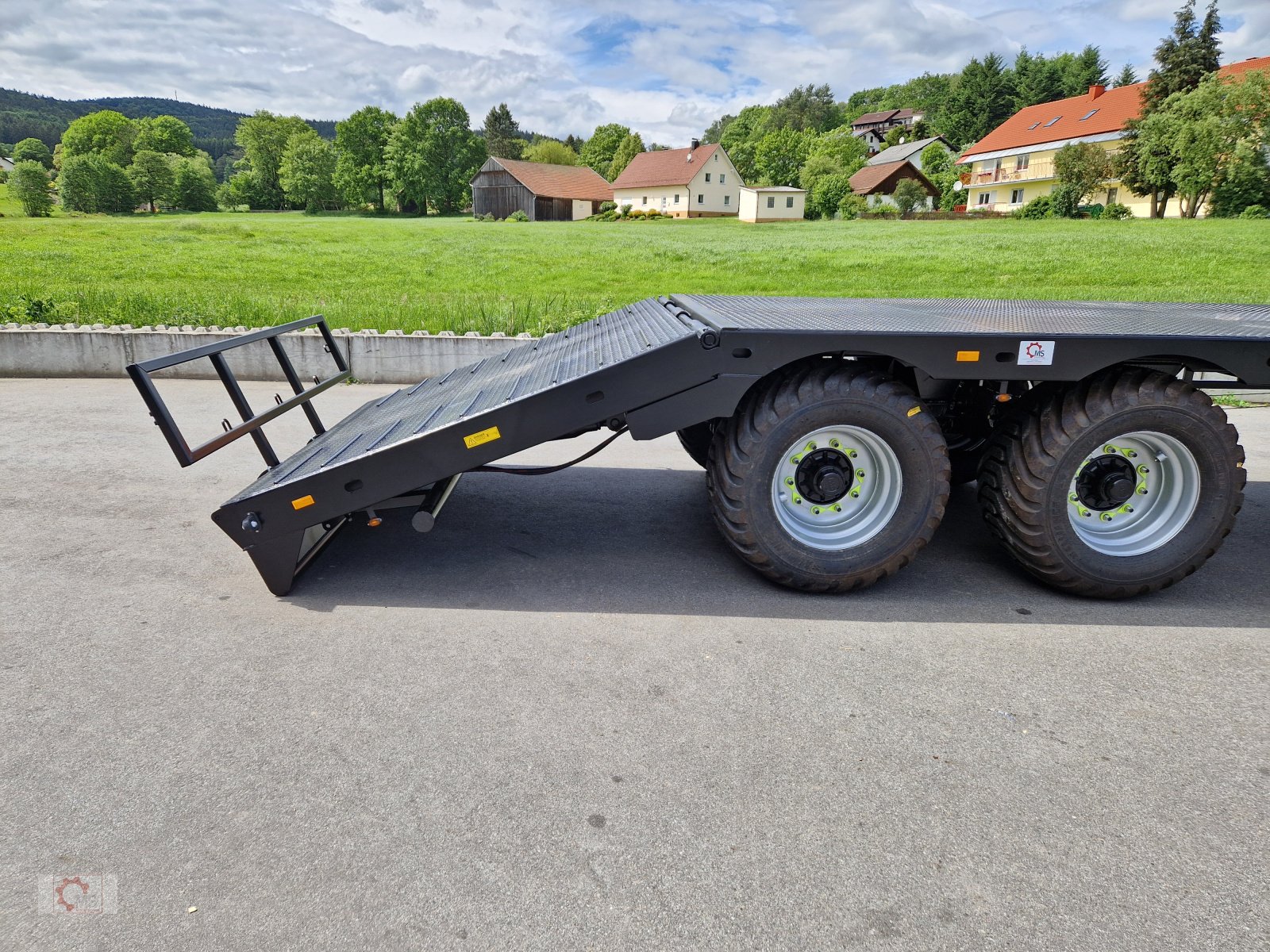 Tieflader tip Dinapolis 8,0m Ballenwagen Hydraulisch absenkbare Rampen Druckluft LED, Neumaschine in Tiefenbach (Poză 9)