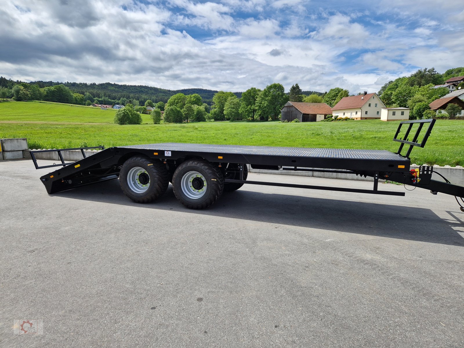 Tieflader van het type Dinapolis 8,0m Ballenwagen Hydraulisch absenkbare Rampen Druckluft LED, Neumaschine in Tiefenbach (Foto 1)