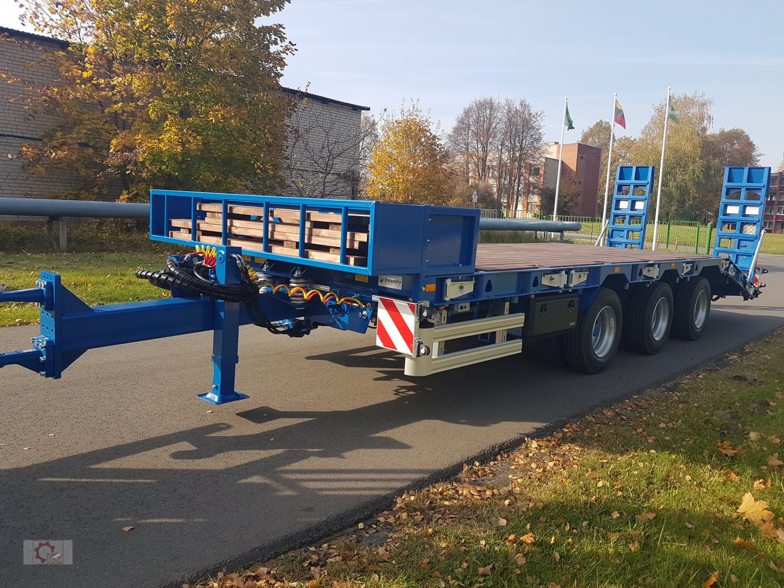 Tieflader Türe ait Dinapolis Tieflader Hydraulische Rampen Druckluft, Neumaschine içinde Tiefenbach (resim 14)