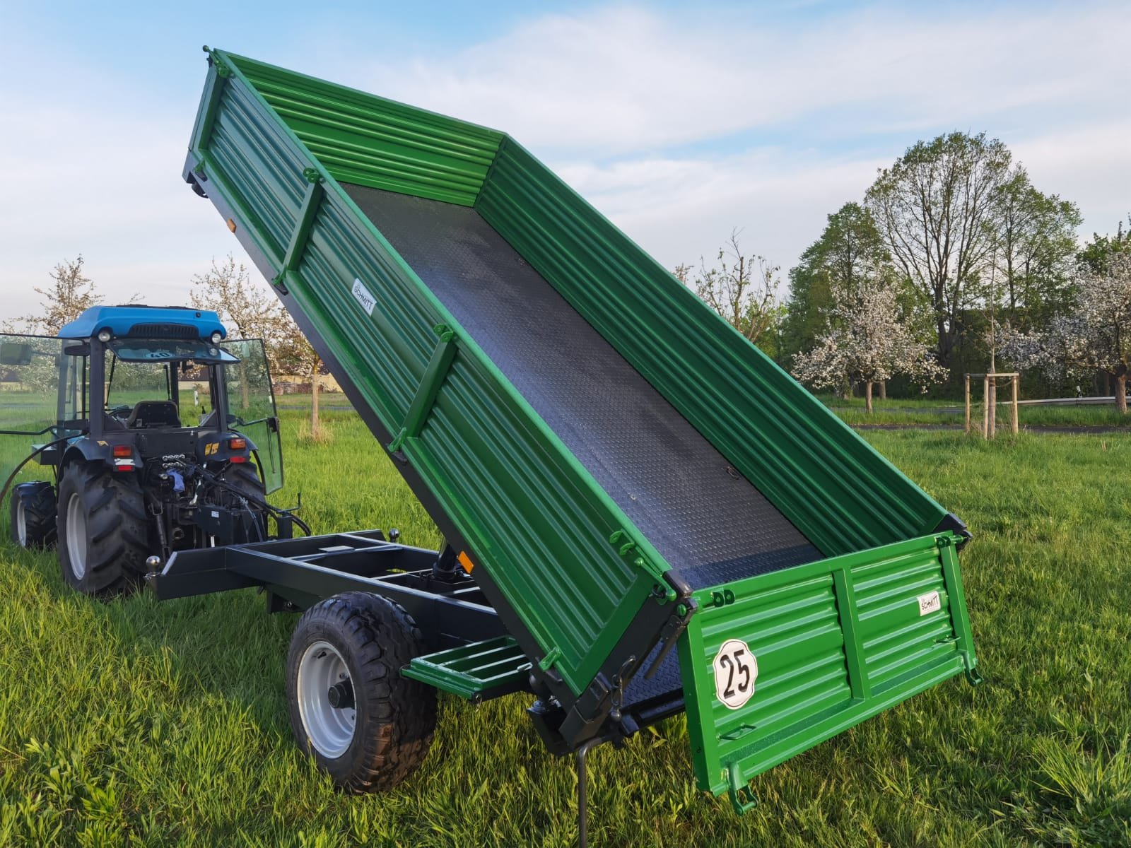 Tieflader des Typs Schmitt Sommerach Mulituso, Neumaschine in Sommerach (Bild 2)