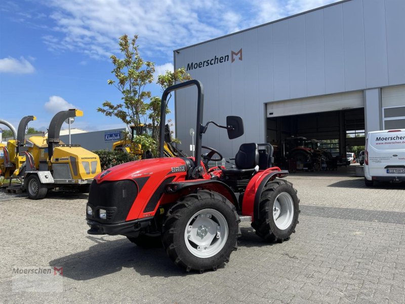 Traktor of the type Antonio Carraro Tigre 3800, Neumaschine in Tönisvorst