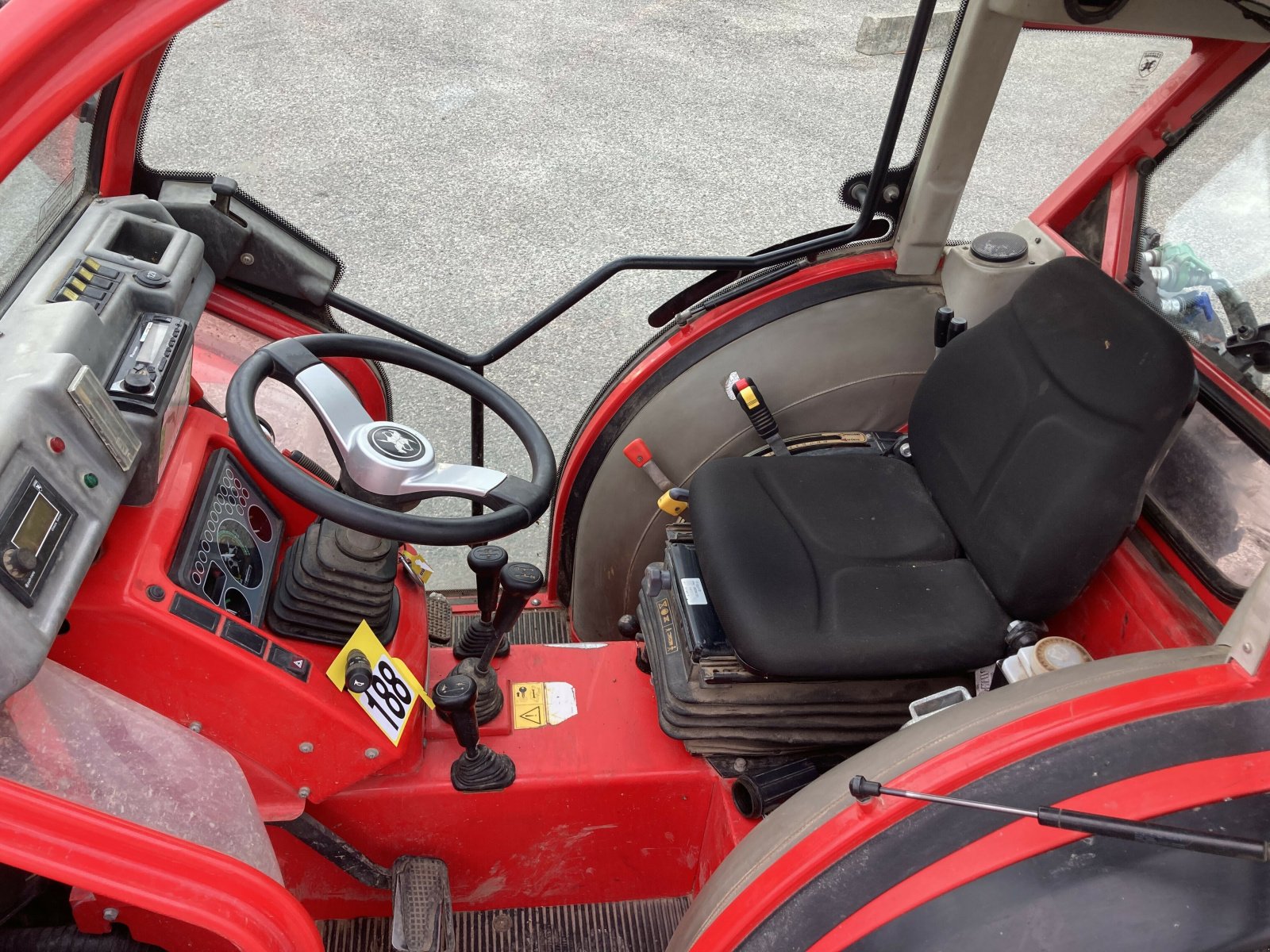 Traktor of the type Antonio Carraro TRACTEUR VIGNERON TGF 7800 S, Gebrauchtmaschine in SAINT ANDIOL (Picture 5)