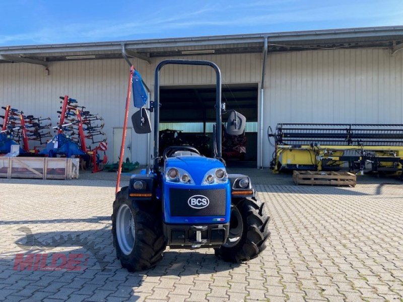 Traktor des Typs BCS Invictus 35 RS, Neumaschine in Elsteraue-Bornitz (Bild 2)