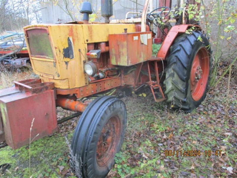 Traktor типа Belarus 611 omvendt kørselsretning og 8 meter lift., Gebrauchtmaschine в Høng