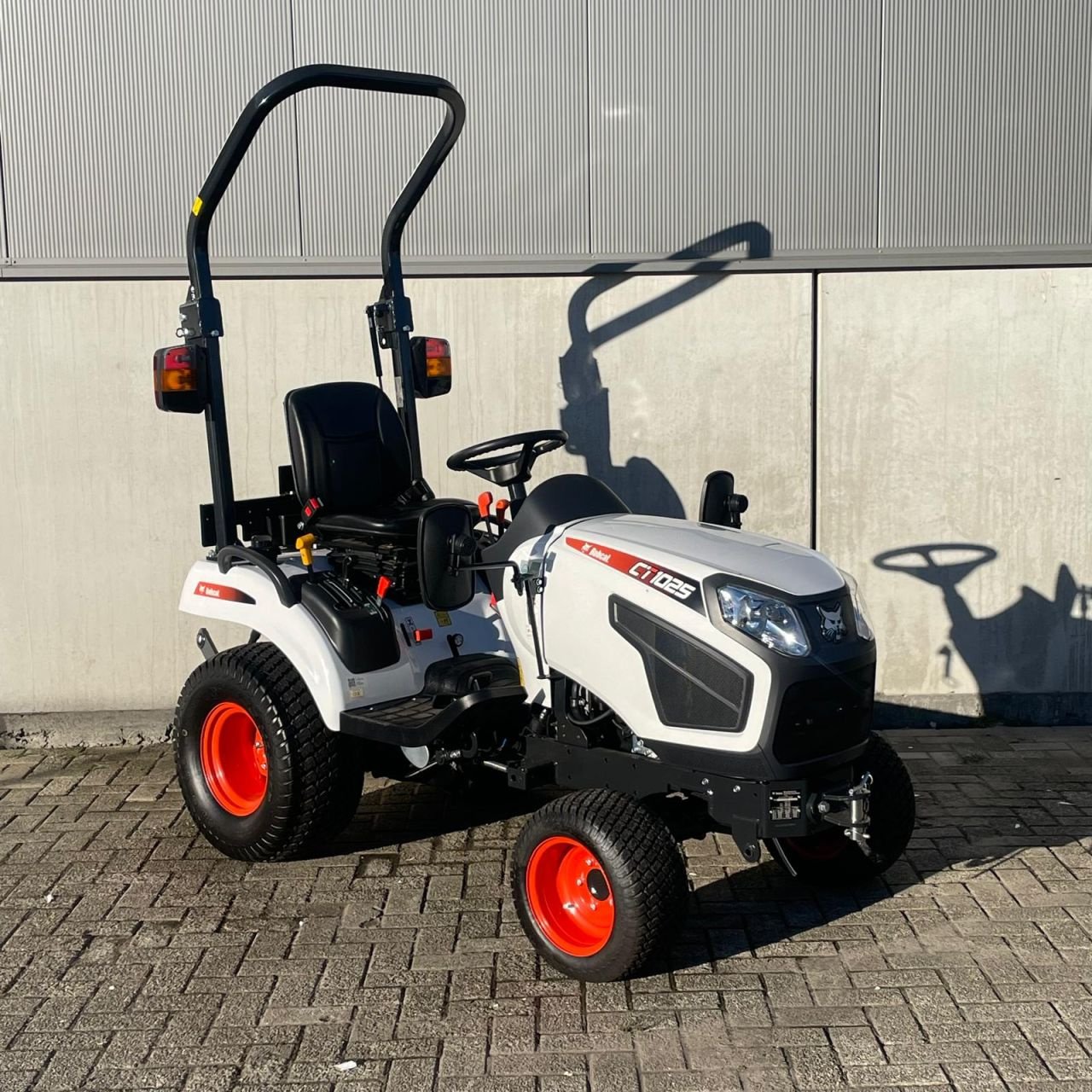 Traktor of the type Bobcat CT1025, Neumaschine in IJsselmuiden (Picture 3)