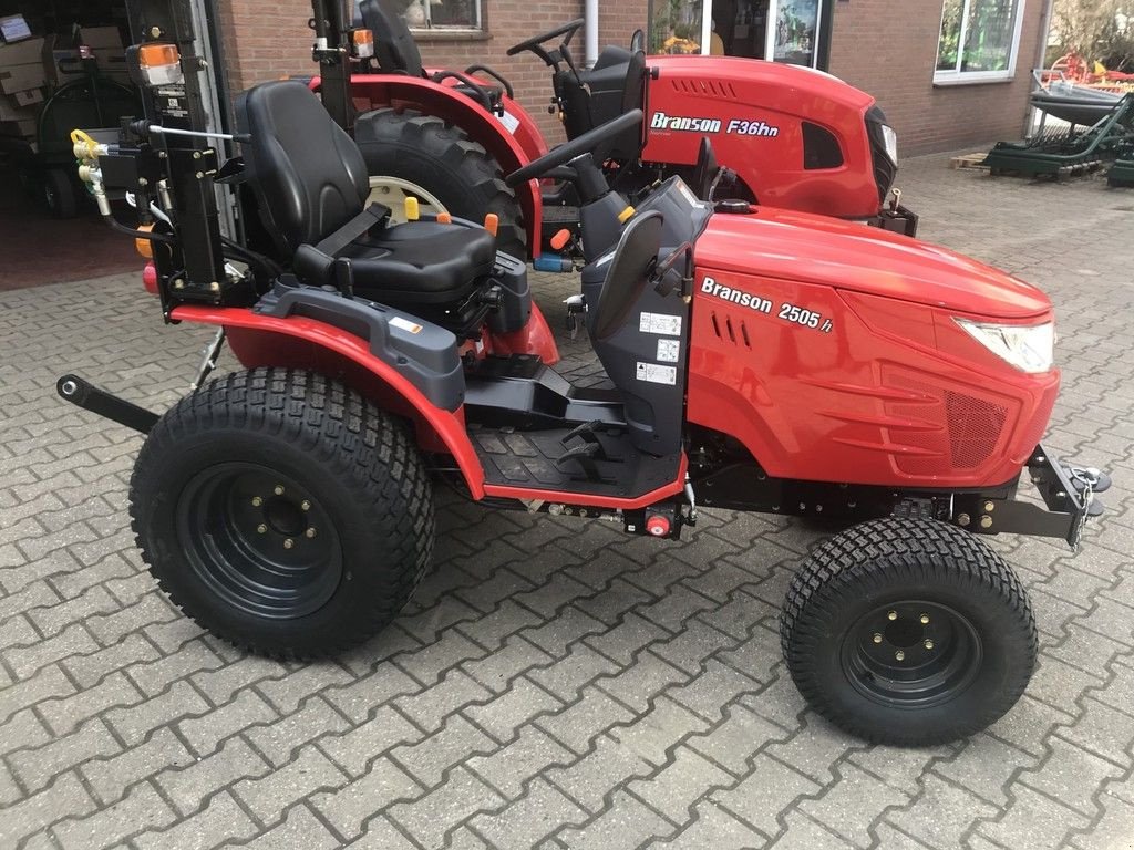 Traktor del tipo Branson 2505h tractor, Gebrauchtmaschine In Klimmen (Immagine 5)