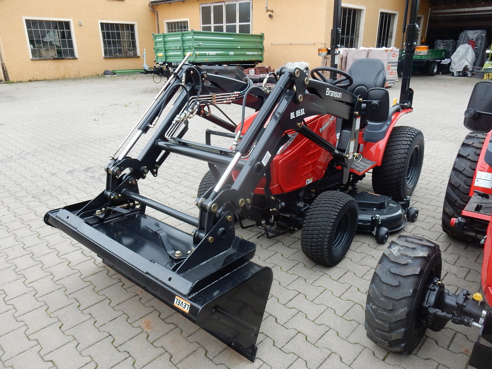 Traktor typu Branson 2505h, Neumaschine v Langfurth (Obrázek 1)