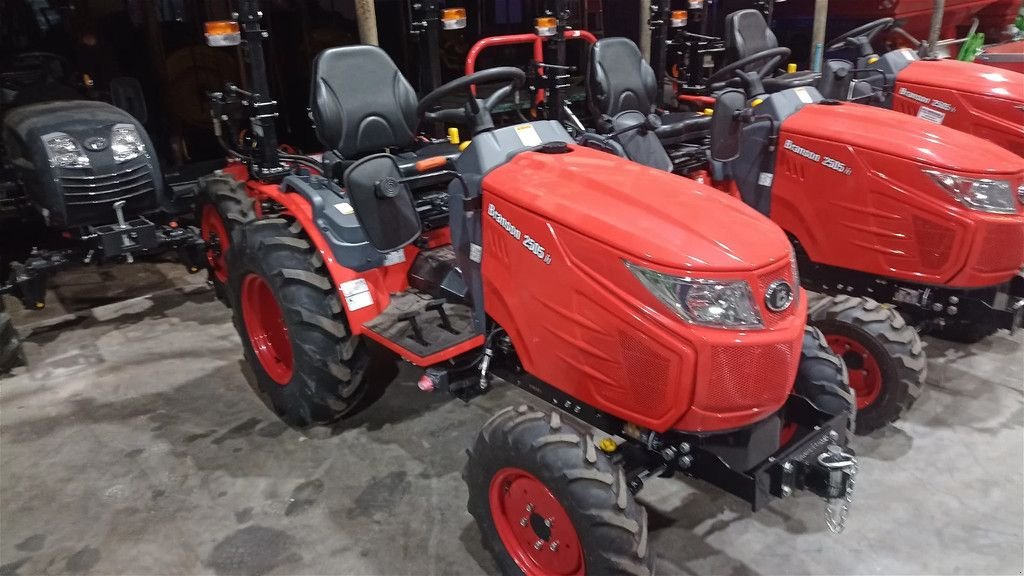 Traktor van het type Branson 2505h, Neumaschine in Vriezenveen (Foto 3)