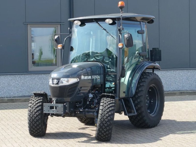 Traktor типа Branson 5025CH 4wd HST / 00160 Draaiuren / Black Edition, Gebrauchtmaschine в Swifterband