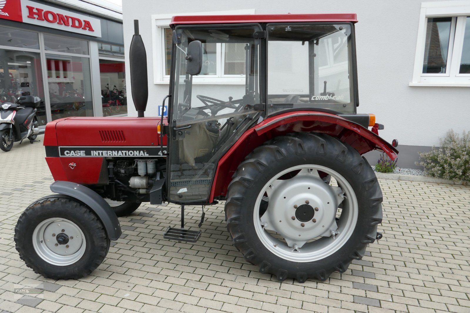 Traktor Türe ait Case IH 433S mit Combi-Cab Niedrigkabine. Guter Zustand - Technisch OK!, Gebrauchtmaschine içinde Langenzenn (resim 4)